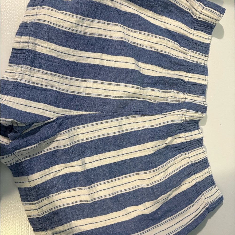 Old Navy XL Women’s striped shorts